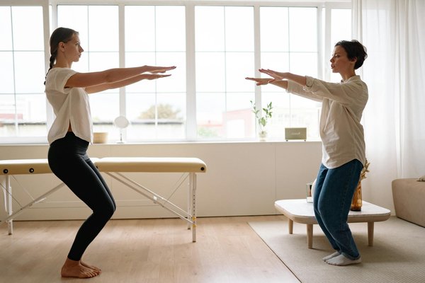 How Can UK Women Keep Up with Current Fashion Trends?